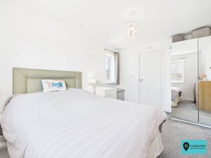 Bedroom- click for photo gallery